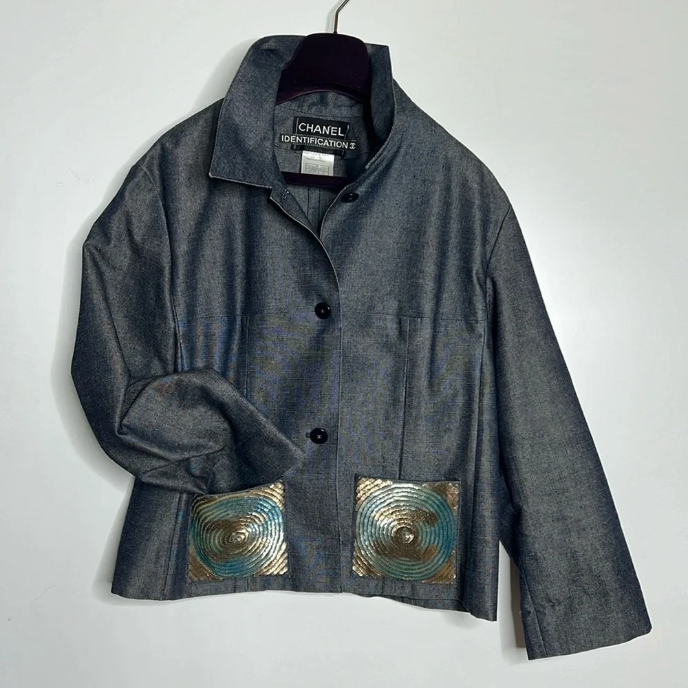 Chanel Sz 42 Denim Cotton Beaded Patch Pocket Elastic Back Logo Button Jacket